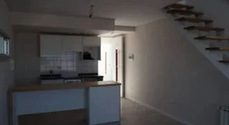 Venta departamento duplex dos ambientes en Zarate